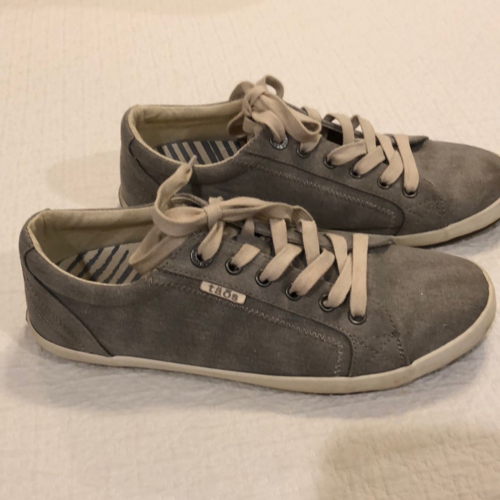 Taos sneakers size 10